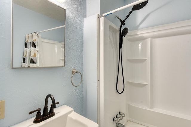 2125 Avenue A, Nederland, TX 77627