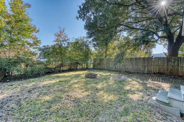 2125 Avenue A, Nederland, TX 77627