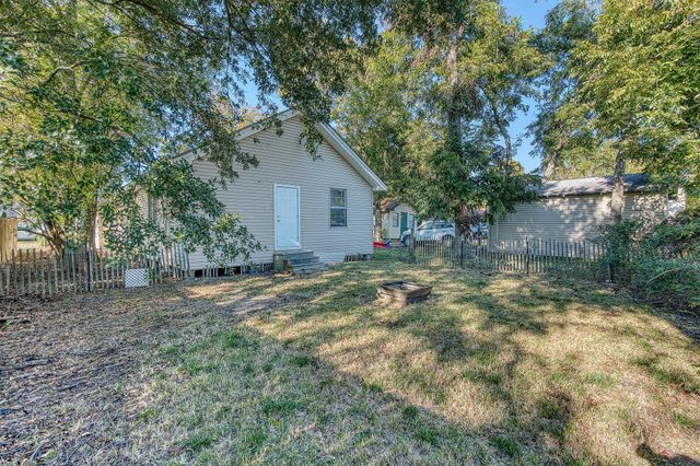 2125 Avenue A, Nederland, TX 77627