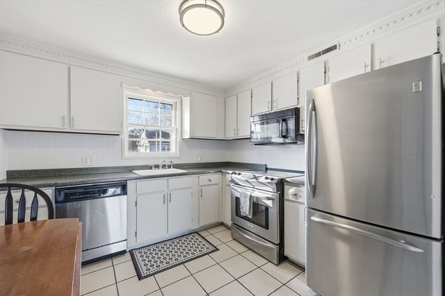 5 Pilgrim Circle C, Methuen, MA 01844