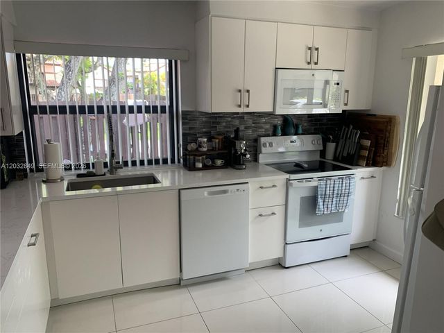 13233 SW 110th Ter 17-1, Miami, FL 33186