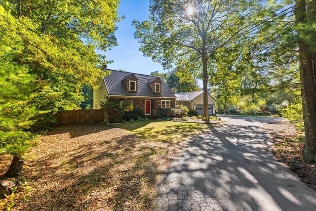 211 Elm St, Halifax, MA 02338