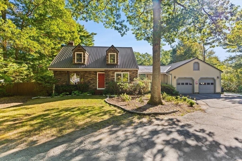 211 Elm St, Halifax, MA 02338