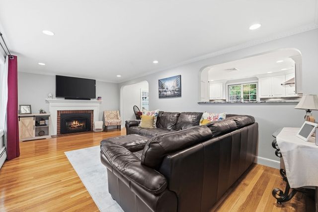 47 Brook Drive, Lynnfield, MA 01940