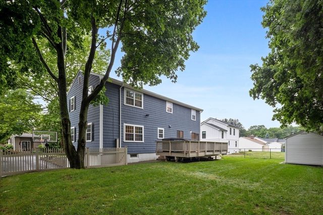 47 Brook Drive, Lynnfield, MA 01940