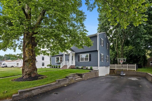 47 Brook Drive, Lynnfield, MA 01940