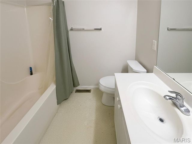 852 Molloy Drive, St Charles, MO 63366