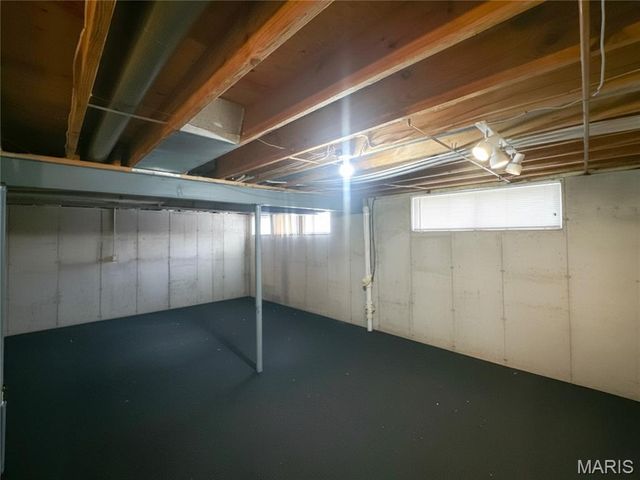 852 Molloy Drive, St Charles, MO 63366