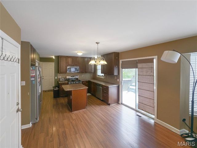 852 Molloy Drive, St Charles, MO 63366