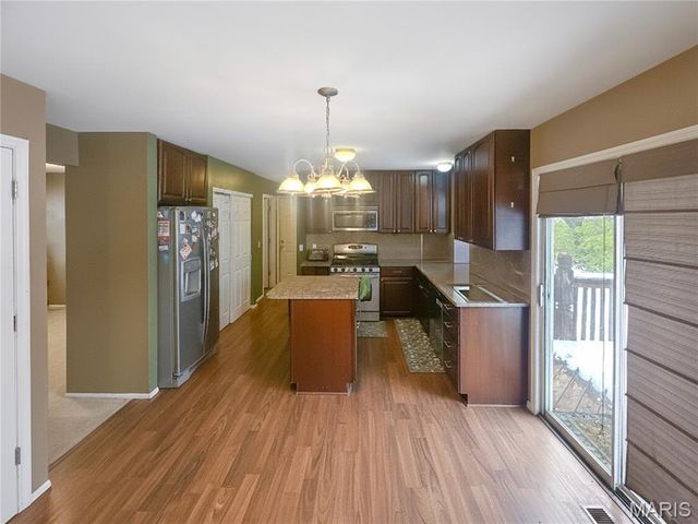 852 Molloy Drive, St Charles, MO 63366