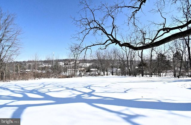 1398 CHESTNUT GROVE RD, Pottstown, PA 19464