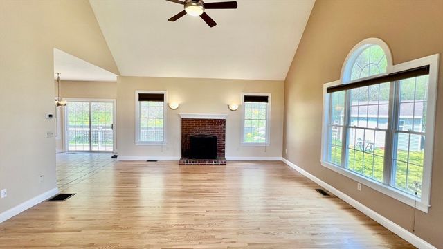 7 Deer Run, Charlton, MA 01507