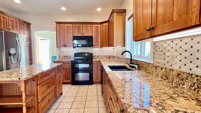 7 Deer Run, Charlton, MA 01507