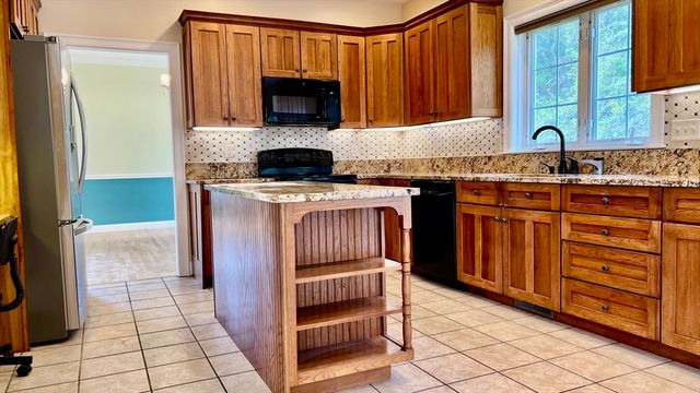 7 Deer Run, Charlton, MA 01507
