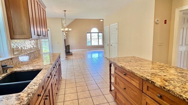 7 Deer Run, Charlton, MA 01507