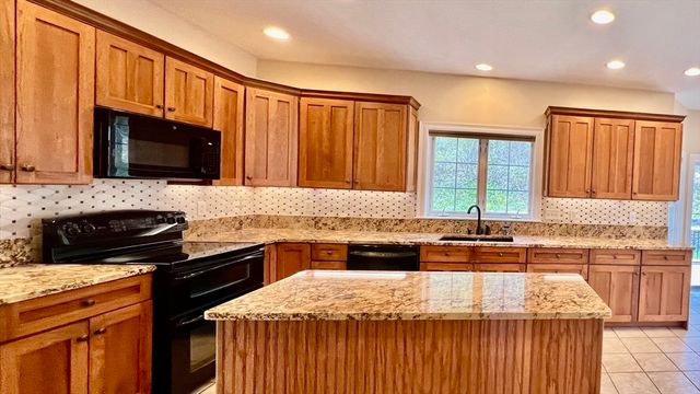 7 Deer Run, Charlton, MA 01507