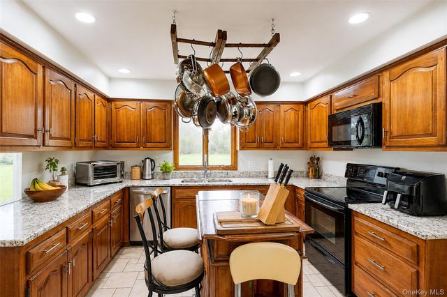 2191 State Route 52, Pine Bush, NY 12566