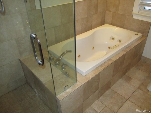 984 E Mahan Avenue, Hazel Park, MI 48030