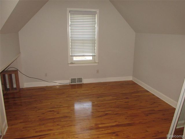 984 E Mahan Avenue, Hazel Park, MI 48030