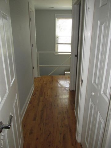 984 E Mahan Avenue, Hazel Park, MI 48030