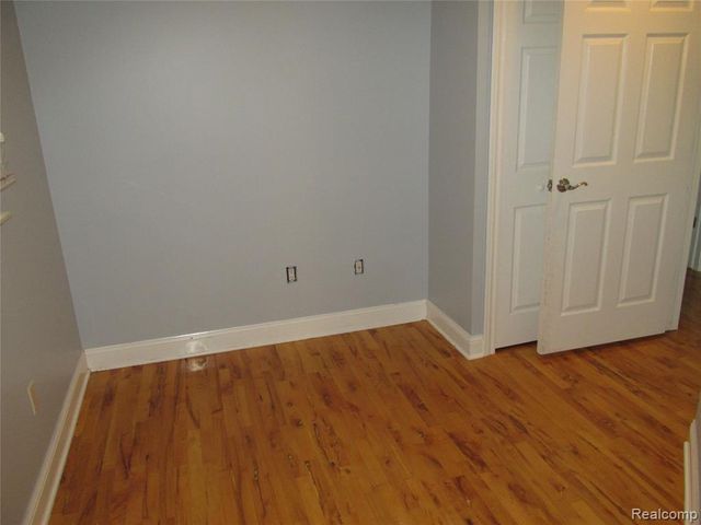 984 E Mahan Avenue, Hazel Park, MI 48030