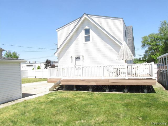984 E Mahan Avenue, Hazel Park, MI 48030