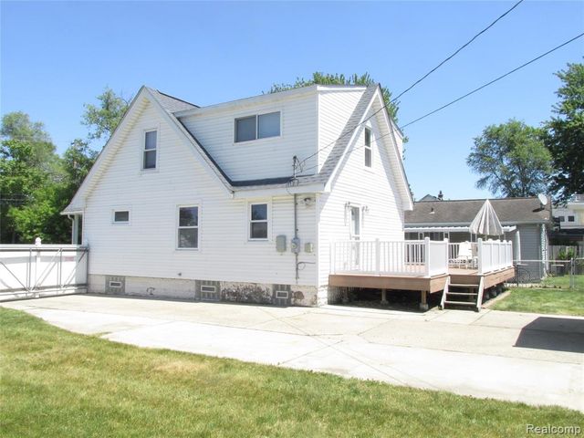 984 E Mahan Avenue, Hazel Park, MI 48030