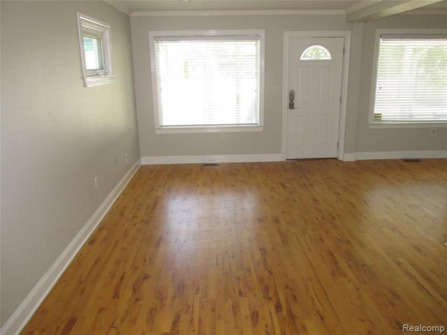 984 E Mahan Avenue, Hazel Park, MI 48030