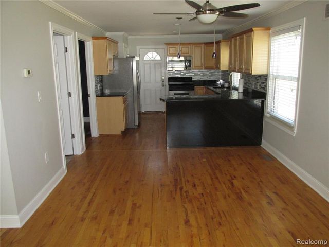 984 E Mahan Avenue, Hazel Park, MI 48030