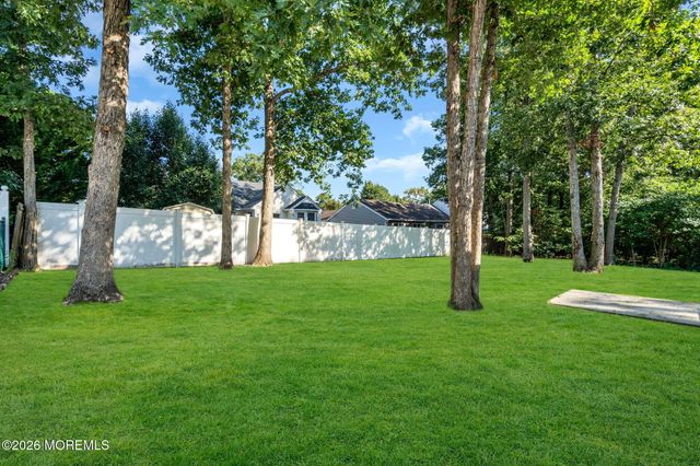 475 Lighthouse Drive, Manahawkin, NJ 08050