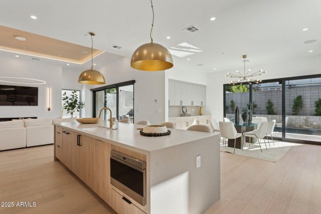 1830 E PALMAIRE Avenue, Phoenix, AZ 85020