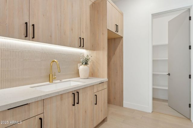 1830 E PALMAIRE Avenue, Phoenix, AZ 85020