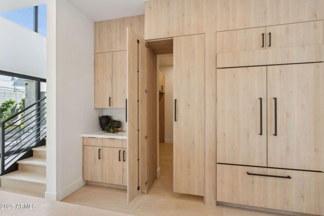 1830 E PALMAIRE Avenue, Phoenix, AZ 85020