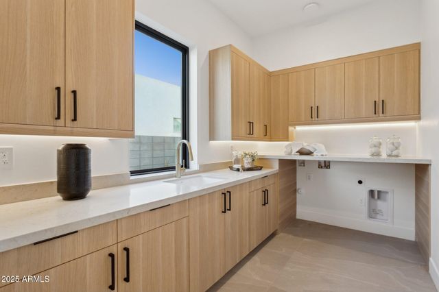 1830 E PALMAIRE Avenue, Phoenix, AZ 85020