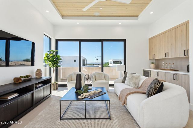 1830 E PALMAIRE Avenue, Phoenix, AZ 85020