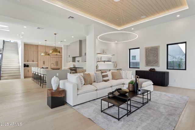 1830 E PALMAIRE Avenue, Phoenix, AZ 85020