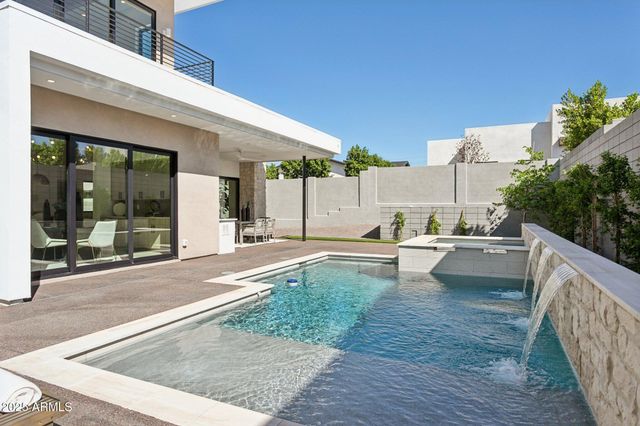 1830 E PALMAIRE Avenue, Phoenix, AZ 85020