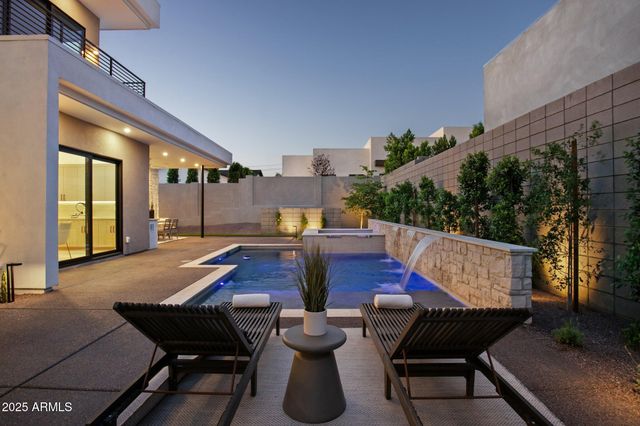 1830 E PALMAIRE Avenue, Phoenix, AZ 85020