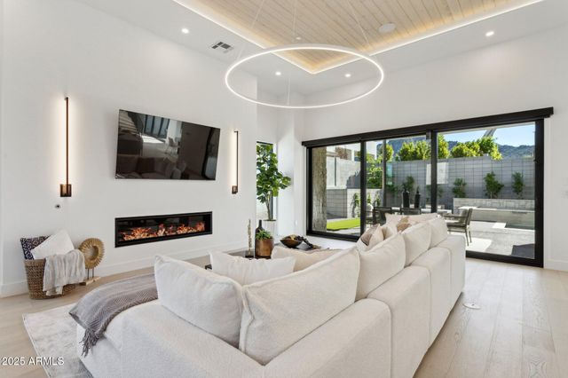 1830 E PALMAIRE Avenue, Phoenix, AZ 85020