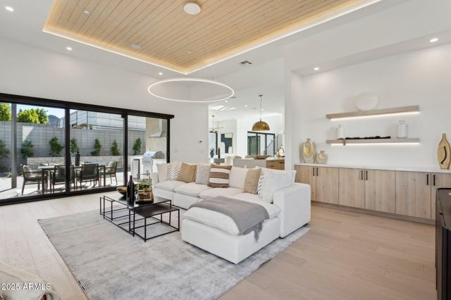 1830 E PALMAIRE Avenue, Phoenix, AZ 85020