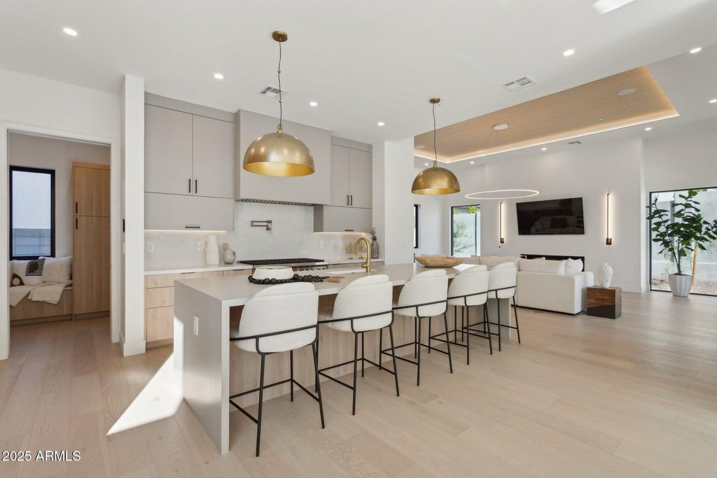 Image 10 of property listing at 1830 E PALMAIRE Avenue, Phoenix, AZ 85020