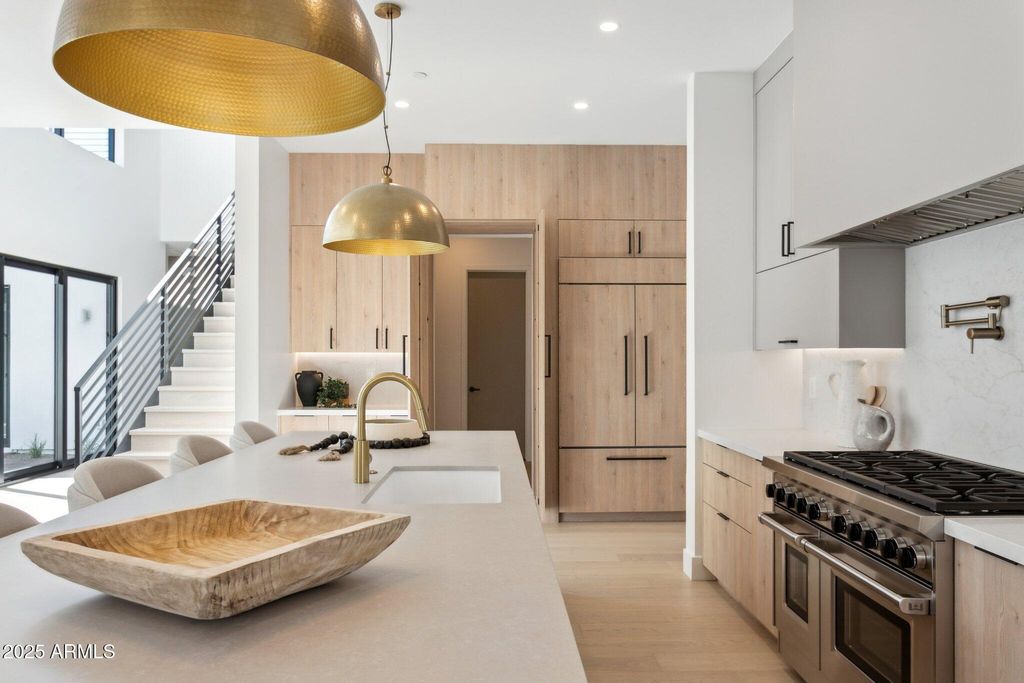 Image 12 of property listing at 1830 E PALMAIRE Avenue, Phoenix, AZ 85020