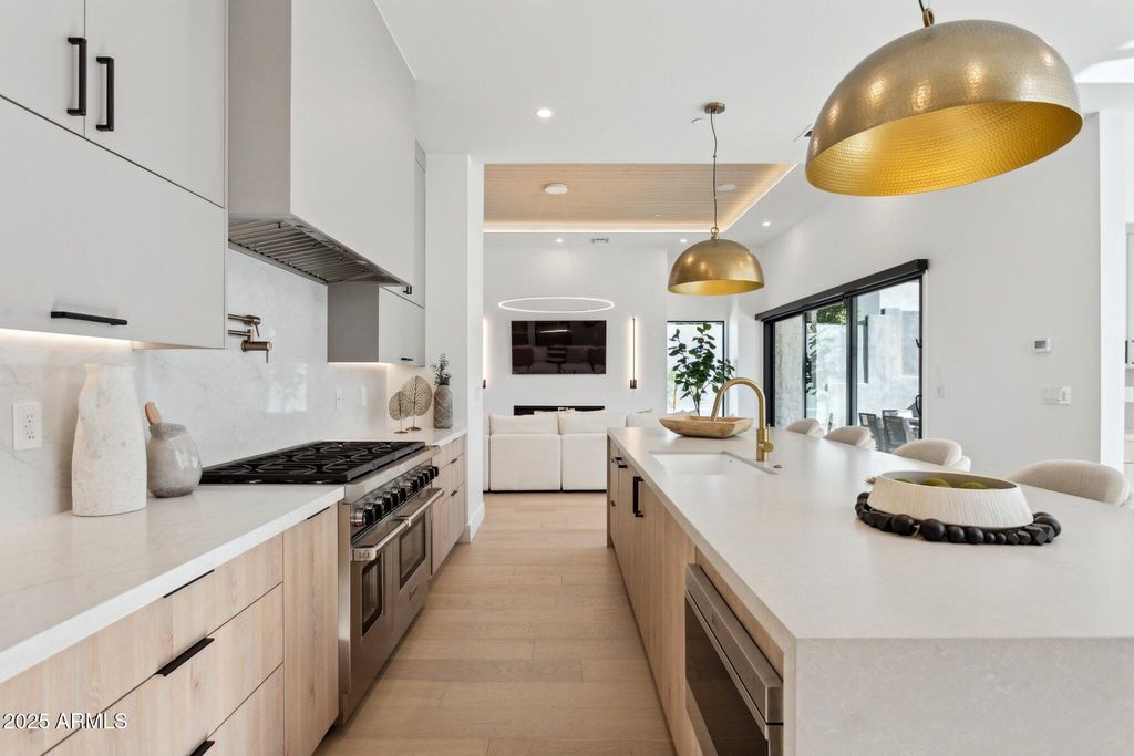 Image 14 of property listing at 1830 E PALMAIRE Avenue, Phoenix, AZ 85020