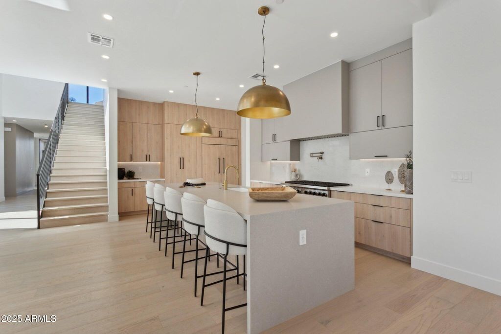 Image 15 of property listing at 1830 E PALMAIRE Avenue, Phoenix, AZ 85020