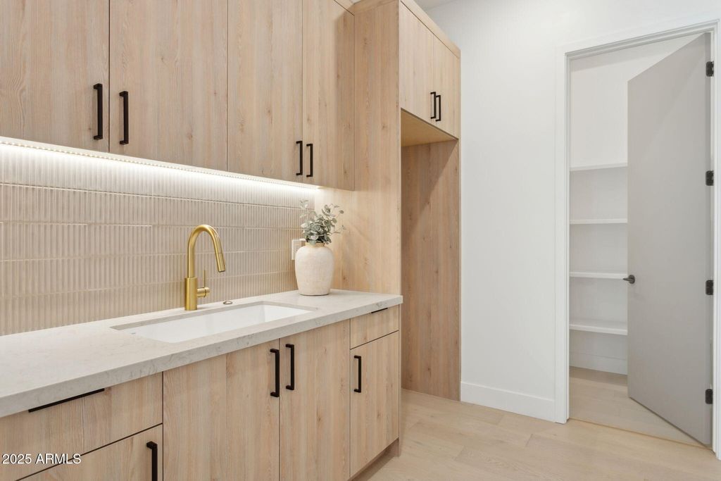 Image 16 of property listing at 1830 E PALMAIRE Avenue, Phoenix, AZ 85020