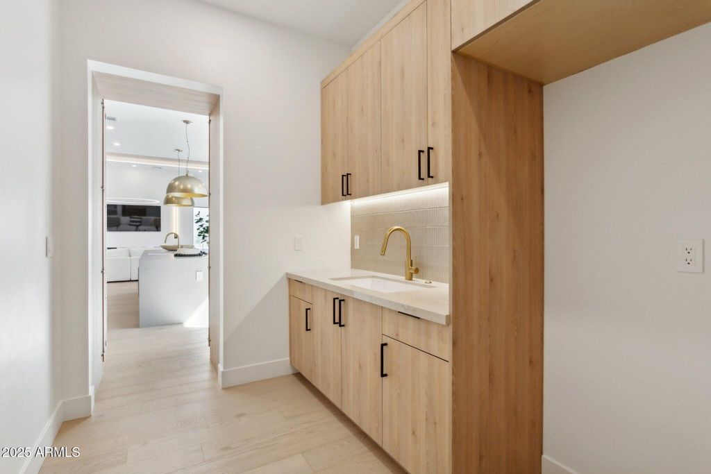 Image 17 of property listing at 1830 E PALMAIRE Avenue, Phoenix, AZ 85020