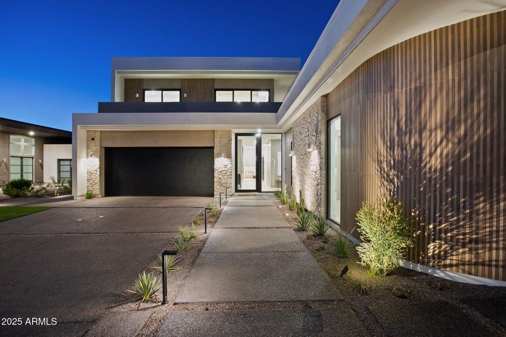 Image 2 of property listing at 1830 E PALMAIRE Avenue, Phoenix, AZ 85020