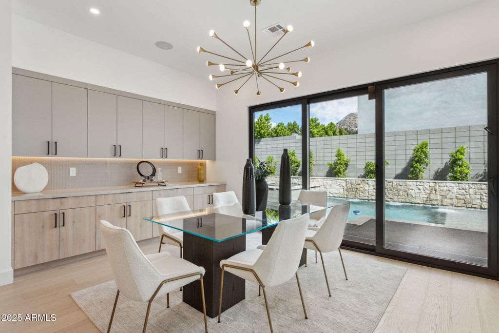 Image 20 of property listing at 1830 E PALMAIRE Avenue, Phoenix, AZ 85020