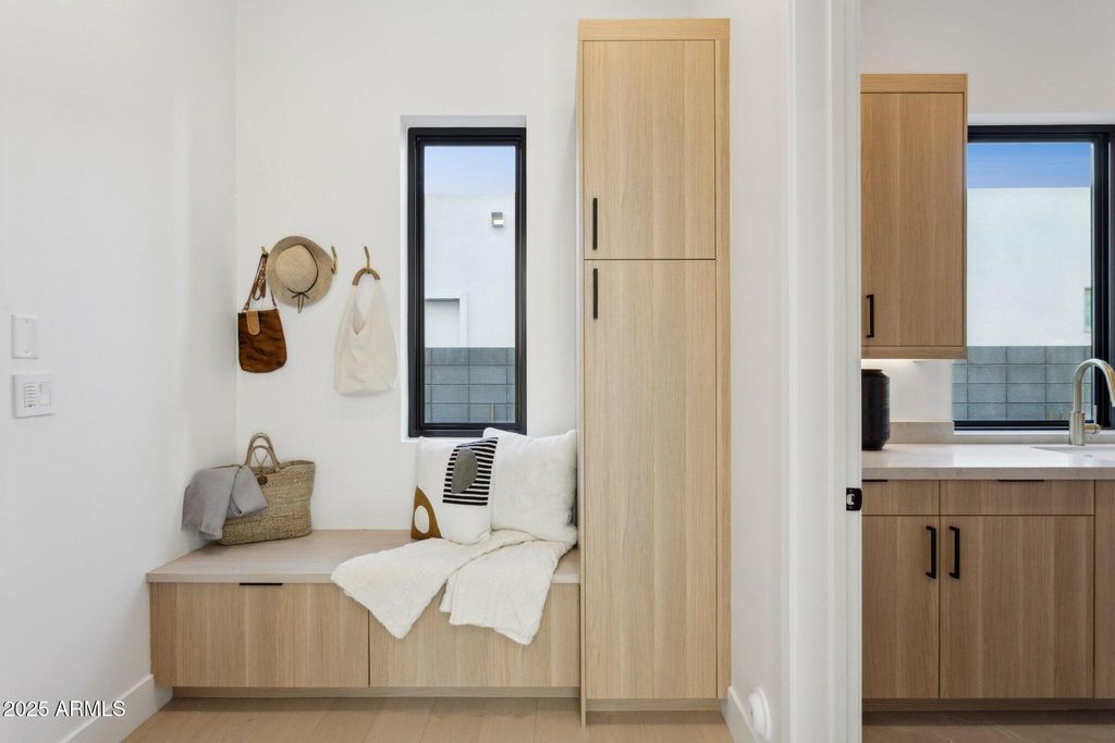 Image 22 of property listing at 1830 E PALMAIRE Avenue, Phoenix, AZ 85020