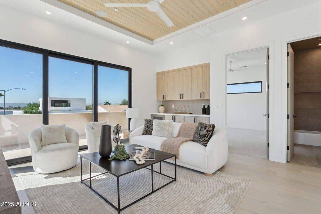 Image 25 of property listing at 1830 E PALMAIRE Avenue, Phoenix, AZ 85020